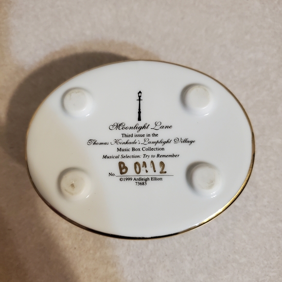 🎶Thomas Kinkade music box - Picture 3 of 6